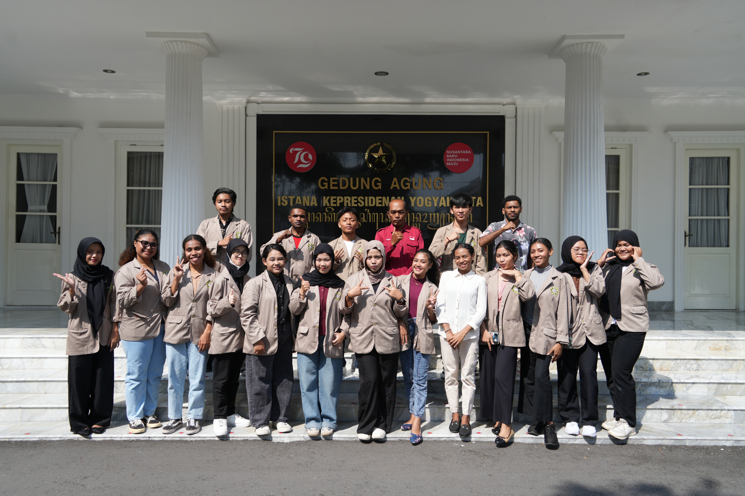 STUDI LAPANGAN MAHASISWA ADMINISTRASI PUBLIK FISIPOL UP45 DI ISTANA PRESIDEN RI YOGYAKARTA